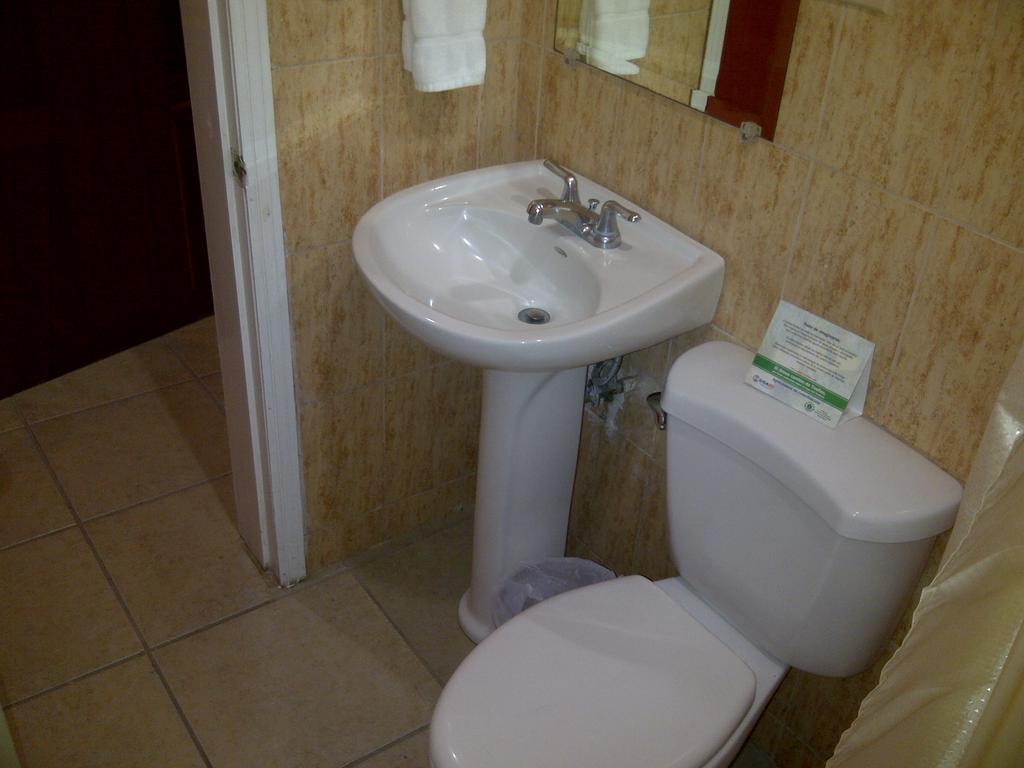 Hotel Cibeles La Ceiba Buitenkant foto