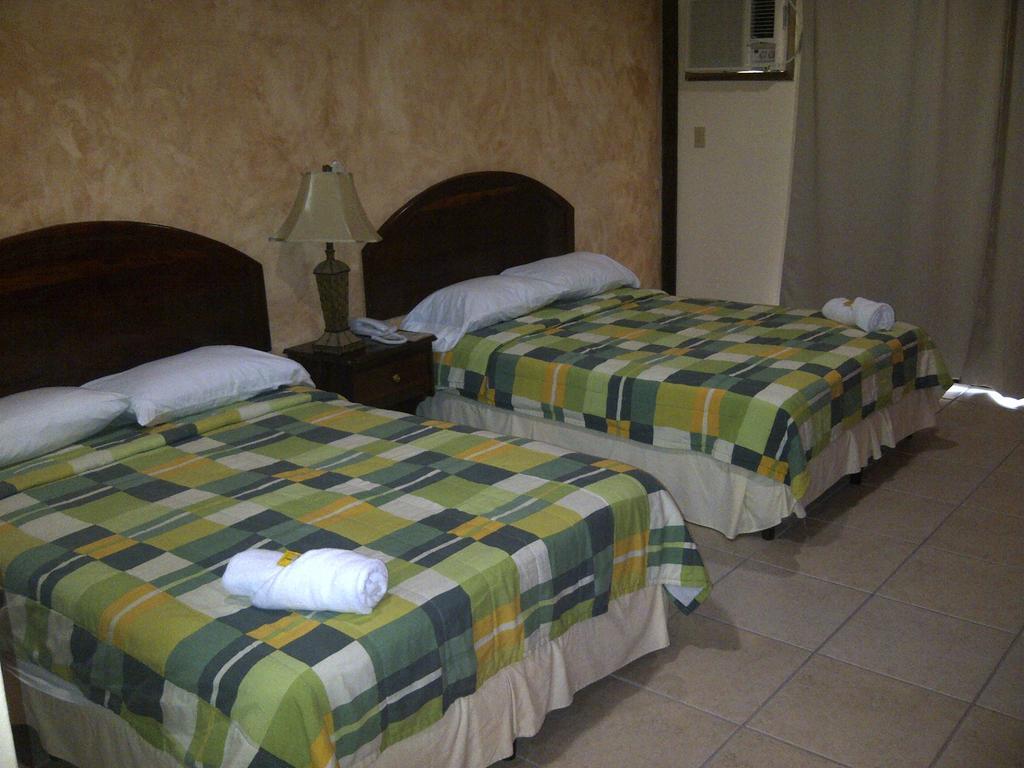 Hotel Cibeles La Ceiba Buitenkant foto