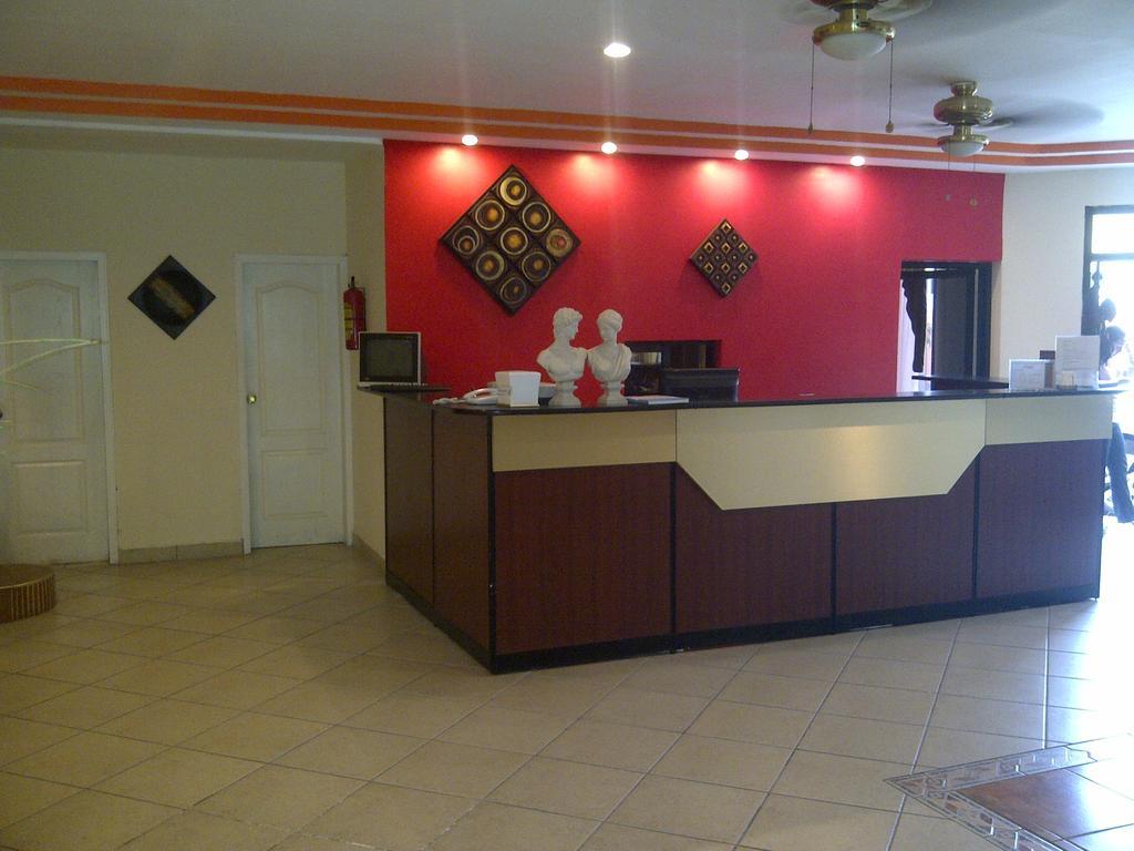 Hotel Cibeles La Ceiba Buitenkant foto